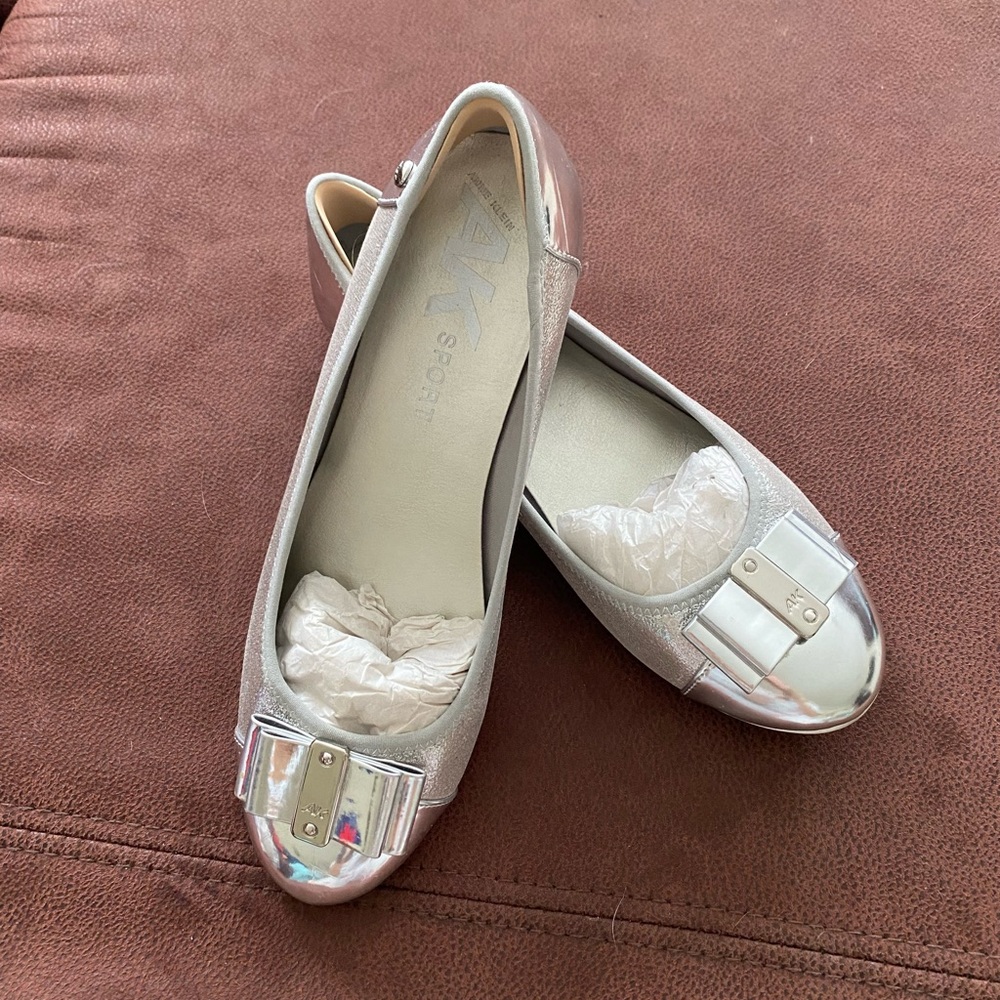 Anne Klein Aricia Silver Bow Ballet Flats 8 1/2 M